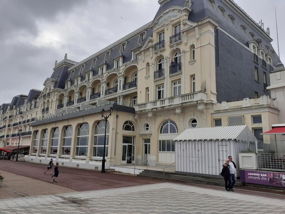 Centre Rue De La * Cabourg